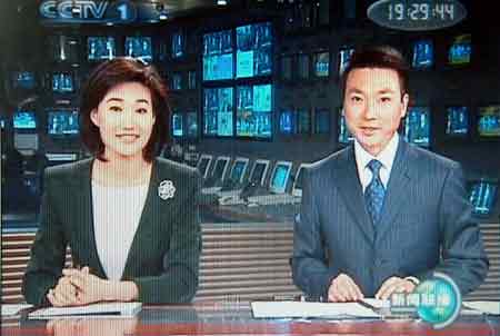 詹姆斯颁发第具名鞋试穿照：新鞋即将上市，激励球迷热议！(詹姆斯签约球鞋)